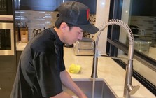Đan Trường chia sẻ về người đàn ông SN 1961, bàn tay "chỉ ký tên và đếm tiền" đến tận nhà nấu cho ăn