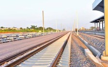 Làm 4 năm mà tiến độ chỉ bằng nhà thầu phụ Trung Quốc làm trong 2 tháng, nhà thầu chính đoạn đường sắt dài 165 km, trị giá hơn 900 triệu USD bị cảnh báo
