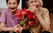Khi cha mẹ bắt đầu "lúc nhớ lúc quên": Cả nhà vừa nói xong vẫn hỏi lại, con cháu cứ tưởng cụ "điếc" do tuổi già