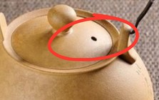 Tại sao có 1 lỗ nhỏ trên nắp ấm trà