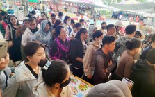 Khách xếp hàng dài mua gỏi Thái ở Cần Thơ