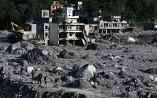 Du khách bất ngờ trở về sau 37 ngày mất tích trong thảm họa lũ quét Nepal