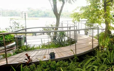 Cầu cạn đang lộ diện bên hồ Hoàn Kiếm