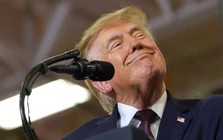 Tổng thống Mỹ Trump bất ngờ huỷ lịch vận động trực tiếp, căng thẳng bùng nổ tại Alaska
