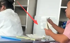Bức ảnh họp phụ huynh khiến dân mạng nói thẳng: Yêu thương con đấy, nhưng chưa chắc đúng cách đâu!