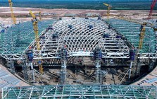 Việt Nam dựng siêu mái nhà ga sân bay, nặng 5.300 tấn, rộng gần bằng 3 sân bóng đá, vươn 41m không cần cột đỡ: 14 cột gánh khối thép khổng lồ, kỹ sư mất cả năm nghiên cứu cách nâng
