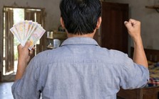 Người đàn ông trúng 6 tỉ, hàng xóm hưởng chung niềm vui vì món quà bất ngờ