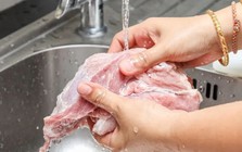 Lời khuyên cho tất cả các gia đình vẫn rửa thịt trước khi nấu