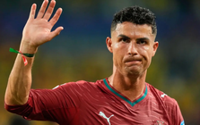 Cú "like" gây tranh cãi của Ronaldo