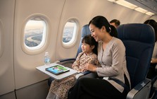 "Hãy đeo mặt nạ dưỡng khí..." - Câu nói ai cũng nghe khi đi máy bay thì ra hé lộ một bài học nuôi dạy con sâu sắc!