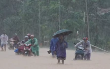 Miền Trung đón mưa rất lớn