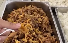 Trường có suất ăn 'thịt như tóp mỡ' mở bán trú trở lại