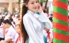 Ngẩn ngơ vì nhan sắc "gây thương nhớ" của cô giáo Ngữ văn trong ngày khai giảng