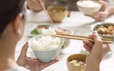 Lời khuyên cho những gia đình dùng bát sứ ăn cơm mỗi ngày