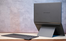 Không cần bàn làm việc cố định, ASUS Zenbook DUO 2026 vẫn dựng được cả workspace
