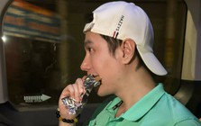 Nam thần VFC bán chân gà ở Hà Nội