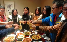 25 người đăng ký đi họp lớp nhưng có tận 30 người đến, tôi thoát nhóm chung ngay sau bữa ăn, từ nay xin cạch chuyện "họp hành"