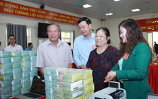 GPMB Quốc lộ 1A: Máy đếm tiền chạy hết công suất, người dân mang bao tải tiền về