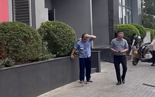 Nguyên nhân thanh sắt từ tầng cao rơi trúng đầu nam bảo vệ ở Hà Nội
