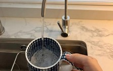 5 sai lầm tai hại khi uống nước từ máy lọc nước ngang "nuốt bệnh vào thân"