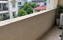 Tại sao ngày càng nhiều gia đình không còn làm lan can ban công kín mít? 2 kiểu mới giúp lấy sáng và nhìn nhà thoáng hơn