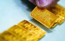 Bán 6 lượng vàng, một phụ nữ chuyển nhầm 478 triệu đồng, người nhận tiêu hết