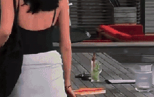 Mỹ nhân sở hữu 96 bất động sản cuốn gói khỏi showbiz, không dám ngẩng mặt nhìn đời vì gây tội lỗi động trời