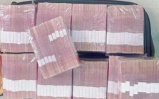 Phát hiện người phụ nữ kéo vali đến ngân hàng rút gần 9 tỷ đồng tiền mặt, công an triển khai các biện pháp nghiệp vụ vào cuộc