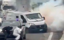 “Dựng rào lửa” phong tỏa quốc lộ rồi nổ súng cướp xe chở tiền ở Ý