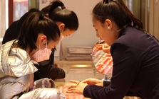 Vừa chốt đơn mua vàng hơn 4 tỷ đồng thì giá tăng mạnh, cửa hàng trì hoãn không chịu giao, tòa phán quyết: “Phải trả thêm 580 triệu đồng”