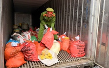 Khám xét, bắt giam chủ xưởng Nguyễn Văn Vinh 50 tuổi vì trộn chất gây ung thư vào 2 tấn thực phẩm