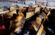 Người Hưng Yên tất bật chế biến đặc sản cá nướng Thái Xuyên phục vụ dịp Tết