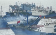 Nhật Bản có hành động hiếm thấy với tàu cá Trung Quốc