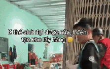 Chờ mòn cổ không thấy shipper, dân tình kéo nhau ra tận kho hàng "giải cứu" đồ Tết