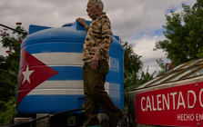 Tàu hải quân Mexico chở hàng trăm tấn hàng viện trợ đến Cuba