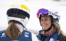 Chuyện chưa biết về 'bà lão' 46 tuổi lập hàng loạt kỷ lục tại Thế vận hội mùa Đông