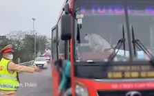 Xe khách 45 chỗ "nhồi nhét" 83 người