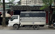 Phát hiện xe tải màu xám lạ, công an Việt Nam lập tức theo dõi giám sát 