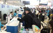 Sân bay Nội Bài đông nghịt