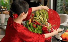 "Vũ khí bí mật" giúp bày mâm ngũ quả Tết chắc nịch không sợ rớt: Mẹ chồng khó tính mấy cũng phải gật gù!