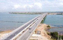 Hình ảnh khác lạ ở cầu Gianh cận Tết Bính Ngọ