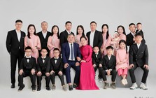 Hiếm thấy: 5 con gái đi lấy chồng vẫn cùng nhau ăn Tết nhà ngoại, chuẩn bị mừng thọ bố