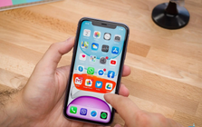 Ai còn nhớ chiếc iPhone 11 "cũ mèm" này không? - Dùng lại vào năm 2026, chẳng hiểu sao tôi vẫn thích nó mới tài