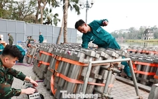 Trận địa pháo hoa bên Hồ Gươm sẵn sàng khai hỏa đón Giao thừa