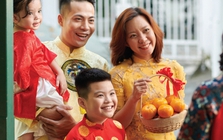 Khi họ hàng trêu trẻ “không chào thì không có lì xì”, cách cha mẹ đáp lại ảnh hưởng rất lớn đến đời con