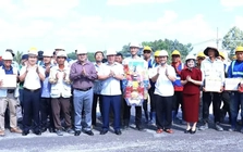Chủ tịch UBND tỉnh Đồng Nai chúc tết công nhân thi công đường cao tốc Biên Hòa - Vũng Tàu