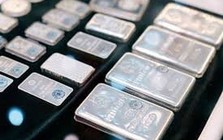 Giá bạc giảm trong đêm giao thừa