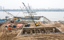 Công nhân, kỹ sư làm việc xuyên Tết tại dự án cầu trọng điểm của Hà Nội