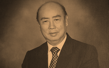 Tỷ phú gốc Hoa đào tạo người kế nghiệp bằng cách đưa con nhỏ đi họp cùng