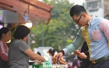 Chợ Hà Nội nhộn nhịp ngày lễ hóa vàng mùng 3 Tết